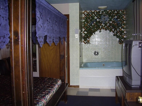 Shower, free toiletries