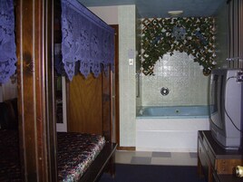 Shower, free toiletries