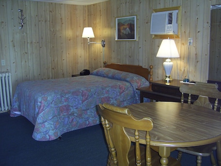 Escritorio, wifi gratis, ropa de cama. Cedar Grove Motel