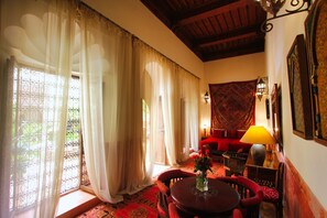 Superior-værelse med dobbeltseng eller 2 enkeltsenge (Etoiles) | Premium-sengetøj, pengeskab på værelset, individuelt design