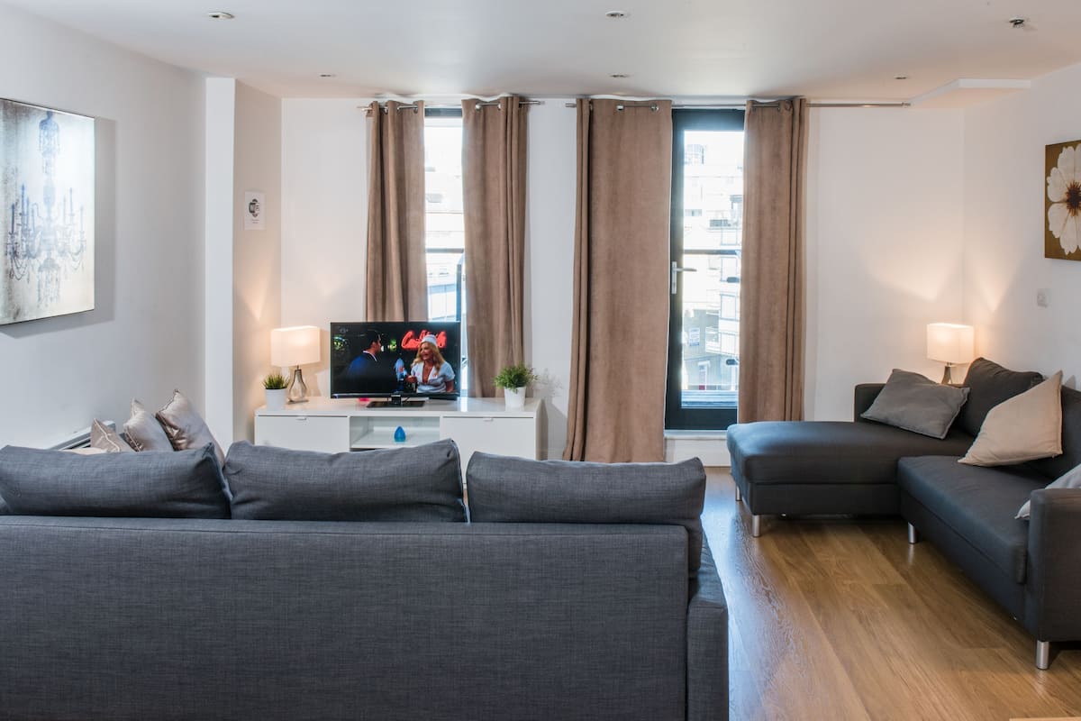 Superior-Apartment, 2 Schlafzimmer, barrierefrei, Küche (D) | 1 Schlafzimmer, hochwertige Bettwaren, Schreibtisch