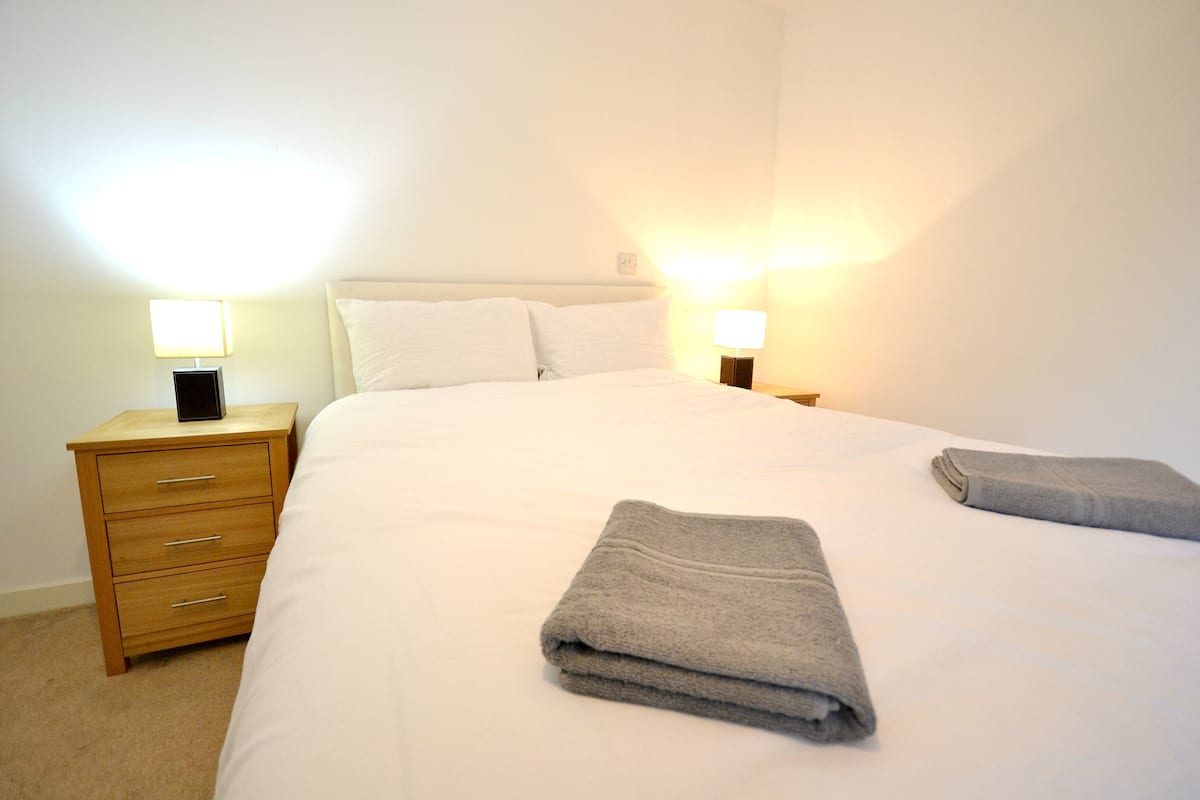 Superior-Apartment, 2 Schlafzimmer, barrierefrei, Küche (A) | 1 Schlafzimmer, hochwertige Bettwaren, Schreibtisch
