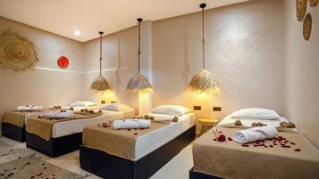 Quadruple Room | Iron/ironing board, free WiFi, bed sheets