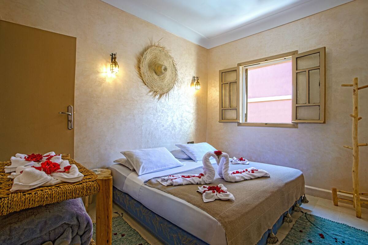 Habitación estándar doble | Tabla de planchar con plancha, wifi gratis, ropa de cama