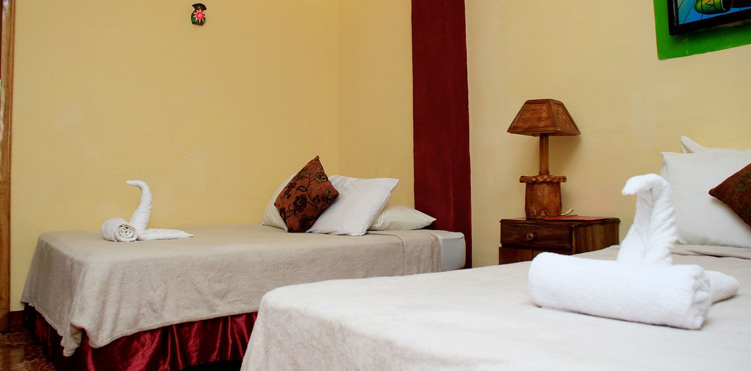 Habitación triple | Escritorio y internet por cable gratis 