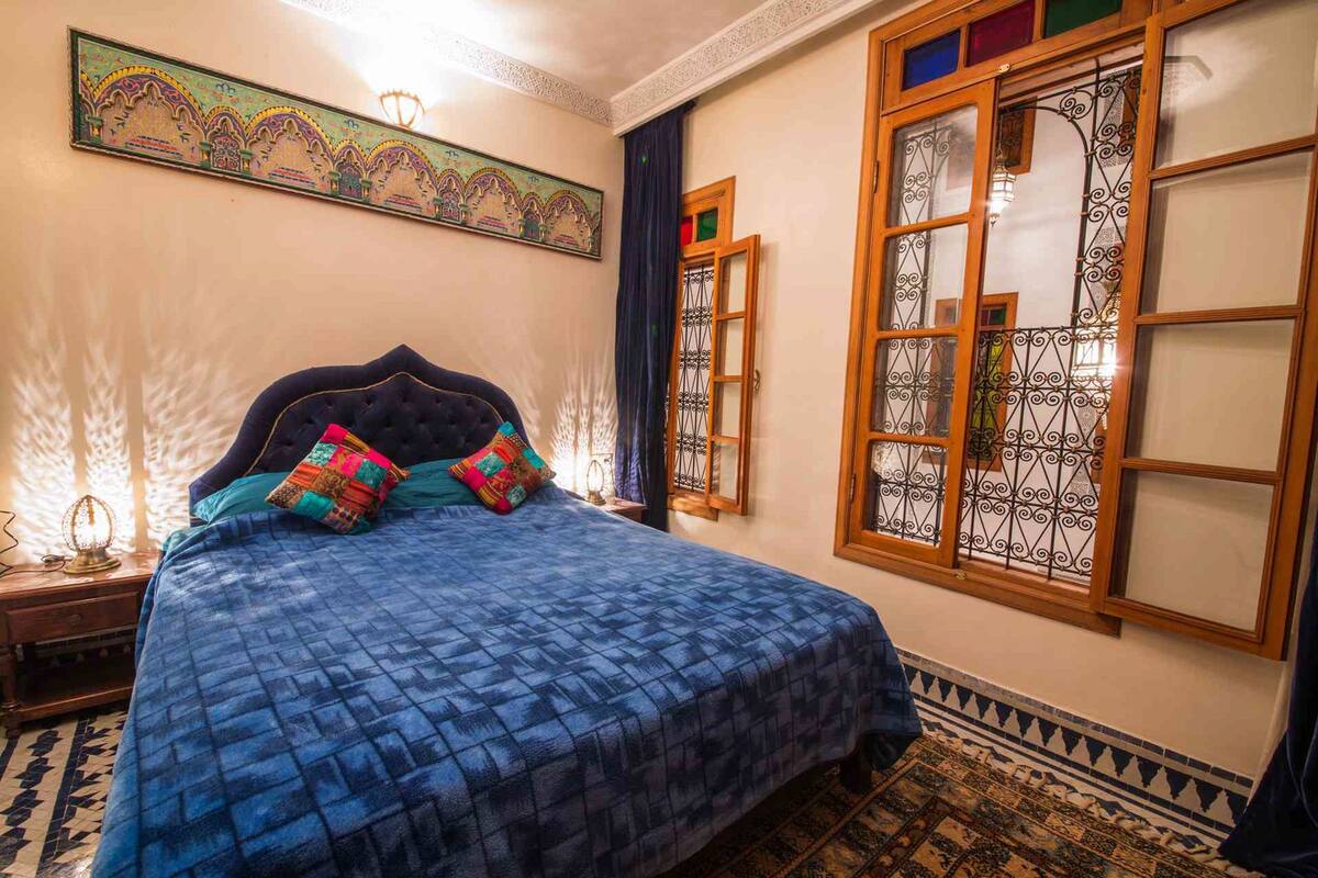 Habitación doble | Ropa de cama de alta calidad, caja fuerte, cortinas opacas y wifi gratis