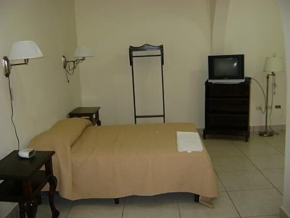 베이직 트리플룸, 앙스위트, 타워 | 책상, 다리미/다리미판, 간이 침대, 무료 WiFi