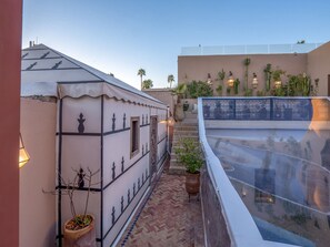 Design Tent | Egyptian cotton sheets, premium bedding, memory foam beds, minibar - Riad Maïalou (Marrakech)