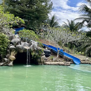 2 kolam renang terbuka 