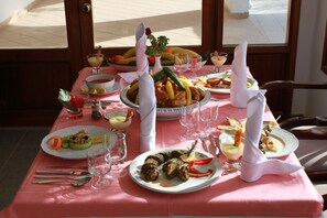 Breakfast, lunch, dinner served; international cuisine  - Le Grand Hotels Des Thermes (Mezraia)