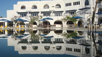 Piscina coperta, piscina all'aperto