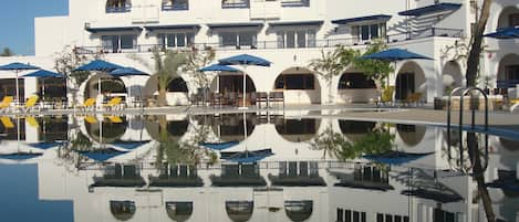 Indoor pool, outdoor pool