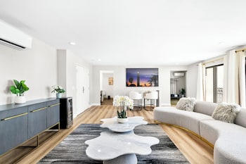 Executive Room | 1 bedroom, pillowtop beds, desk, laptop workspace at Serene Vegas Boutique Hotel Las Vegas