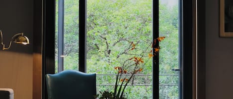 Black Bear Suite | Living area