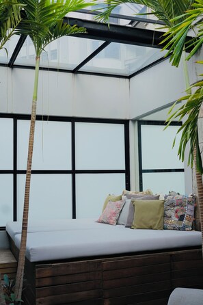 40-inch flat-screen TV with cable channels, TV - Casa Mannach (Mexico City)