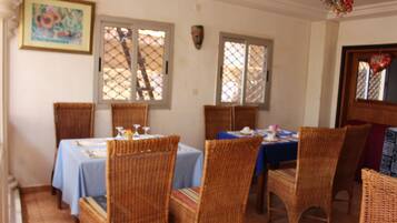 Breakfast, lunch, dinner served; local and international cuisine