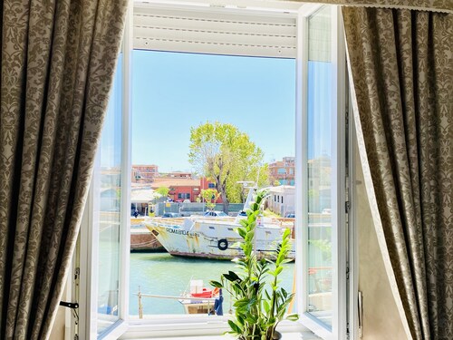 Domus Valadier Guesthouse