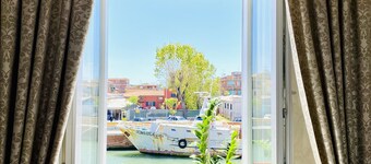 Domus Valadier Guesthouse