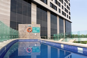 Outdoor pool, pool loungers