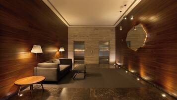 Ropa de cama de alta calidad y minibar