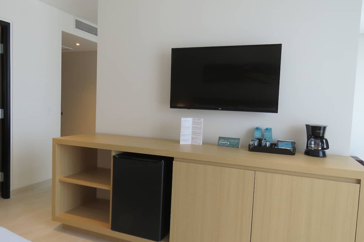 Suite, 1 habitación, para no fumadores | Ropa de cama de alta calidad y minibar