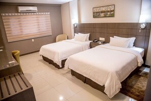 Room, 2 Double Beds | Down duvets, memory-foam beds, minibar, in-room safe - Howard Johnson by Wyndham Ciudad del Este (Ciudad Del Este)