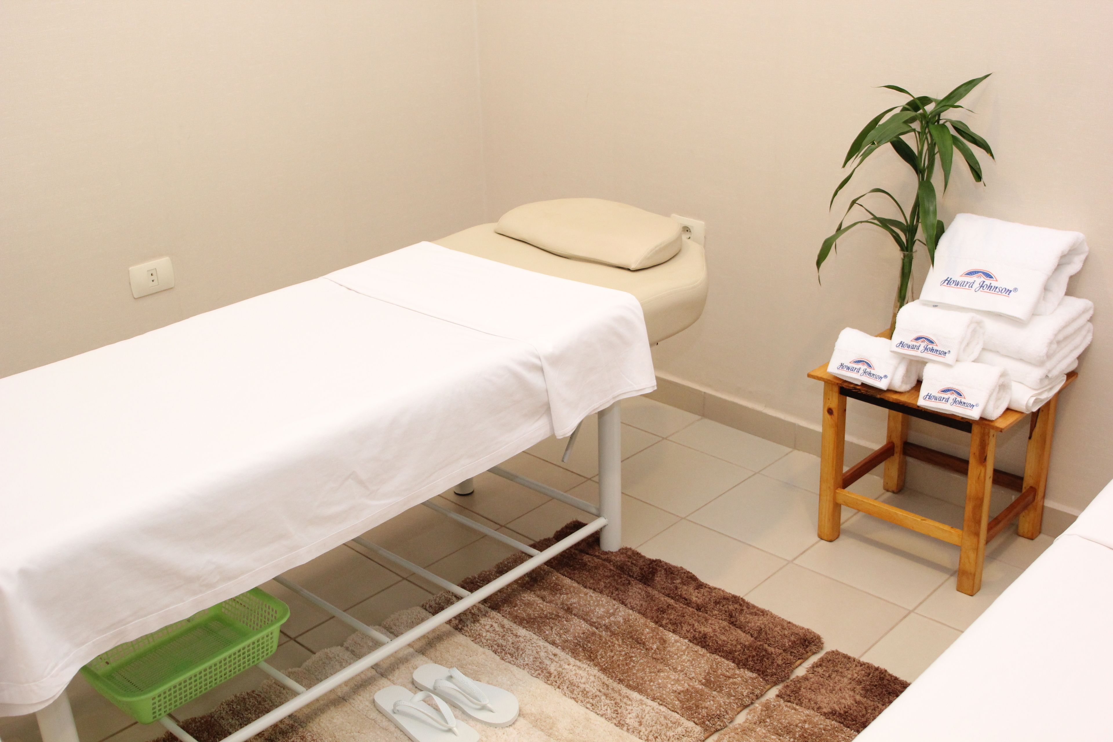 couples treatment room(s), sauna, hot tub, massages