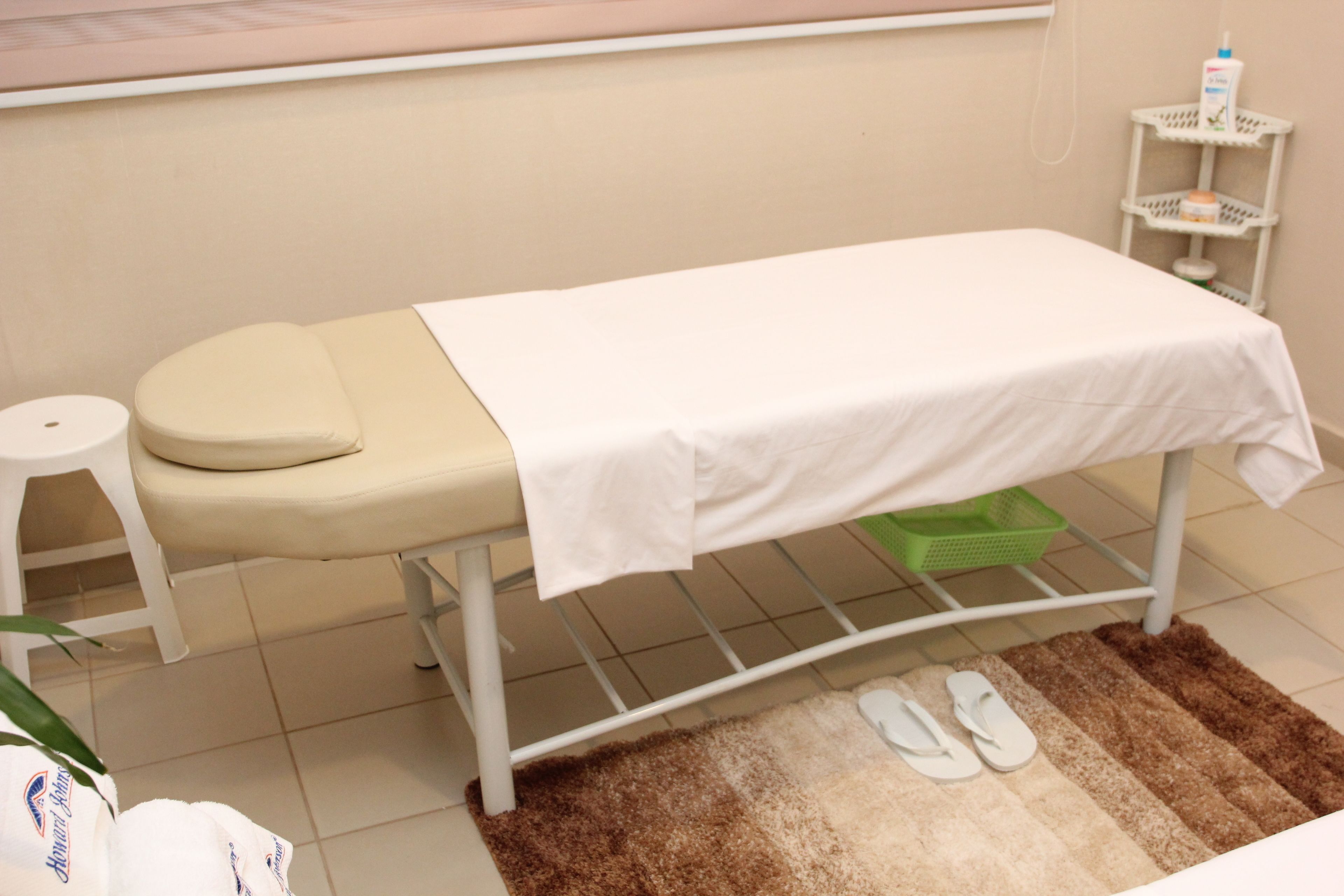 couples treatment room(s), sauna, hot tub, massages