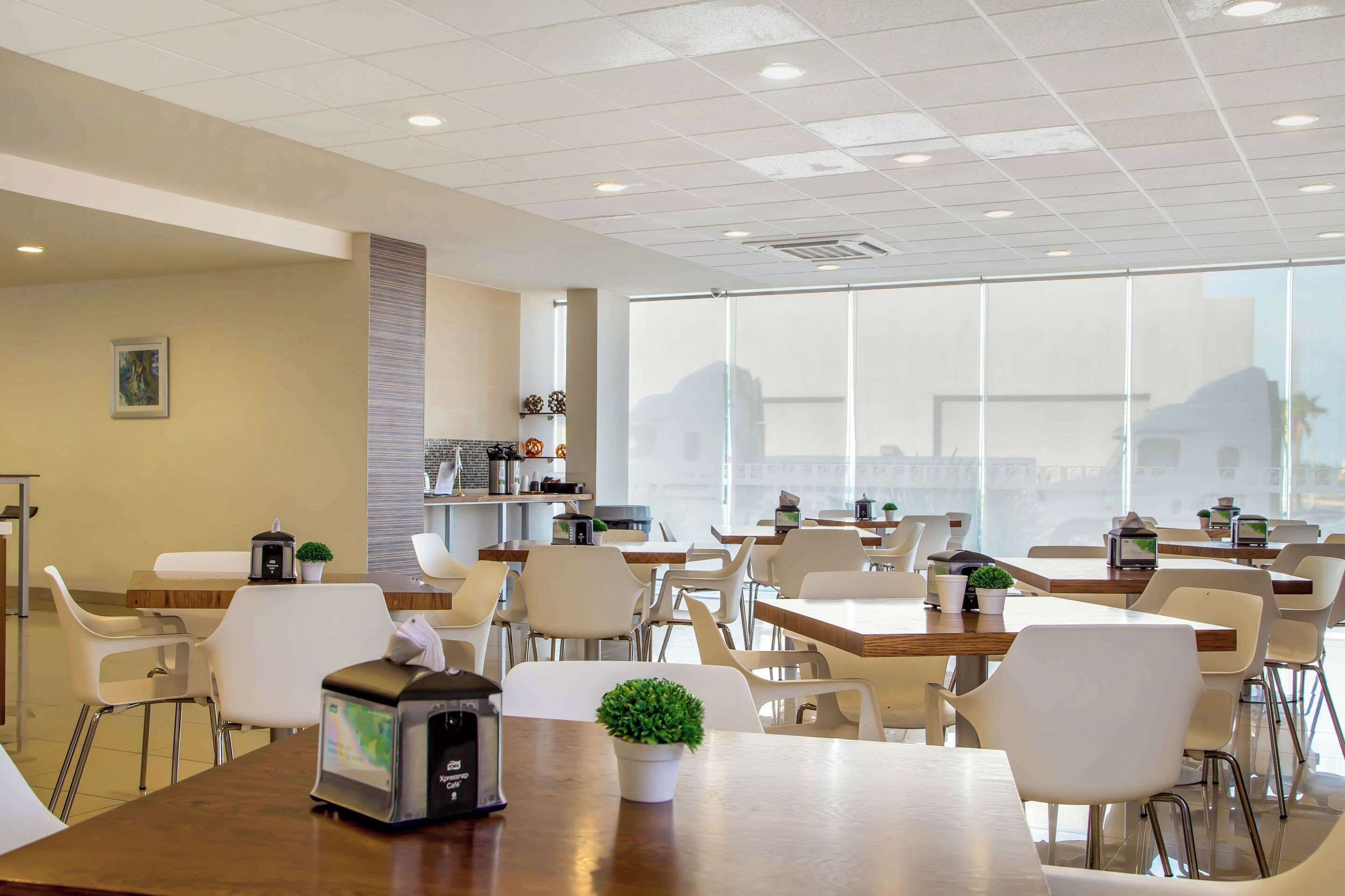 free daily full breakfast