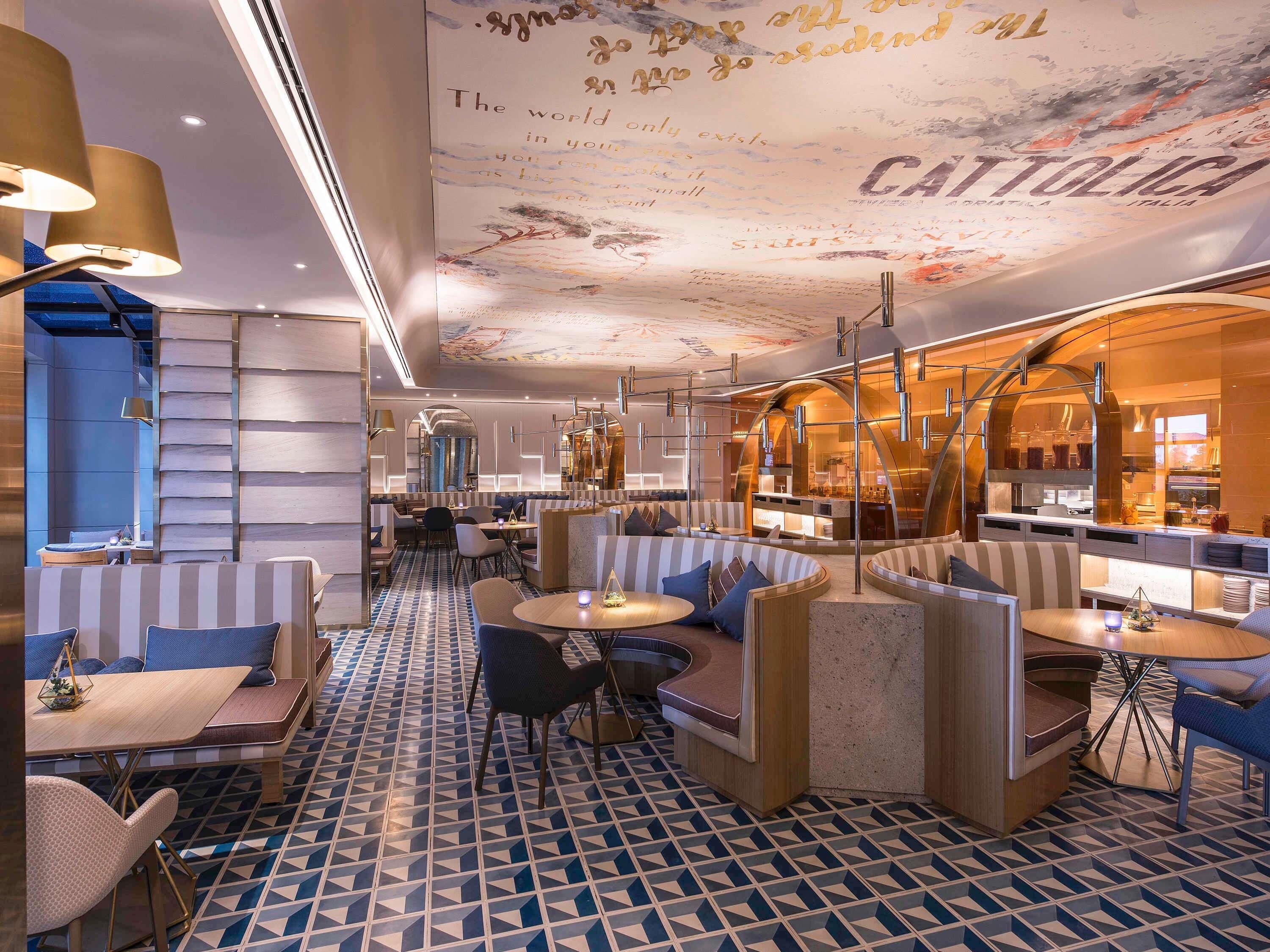 3 restaurants; ze serveren er ontbijt, lunch en diner 