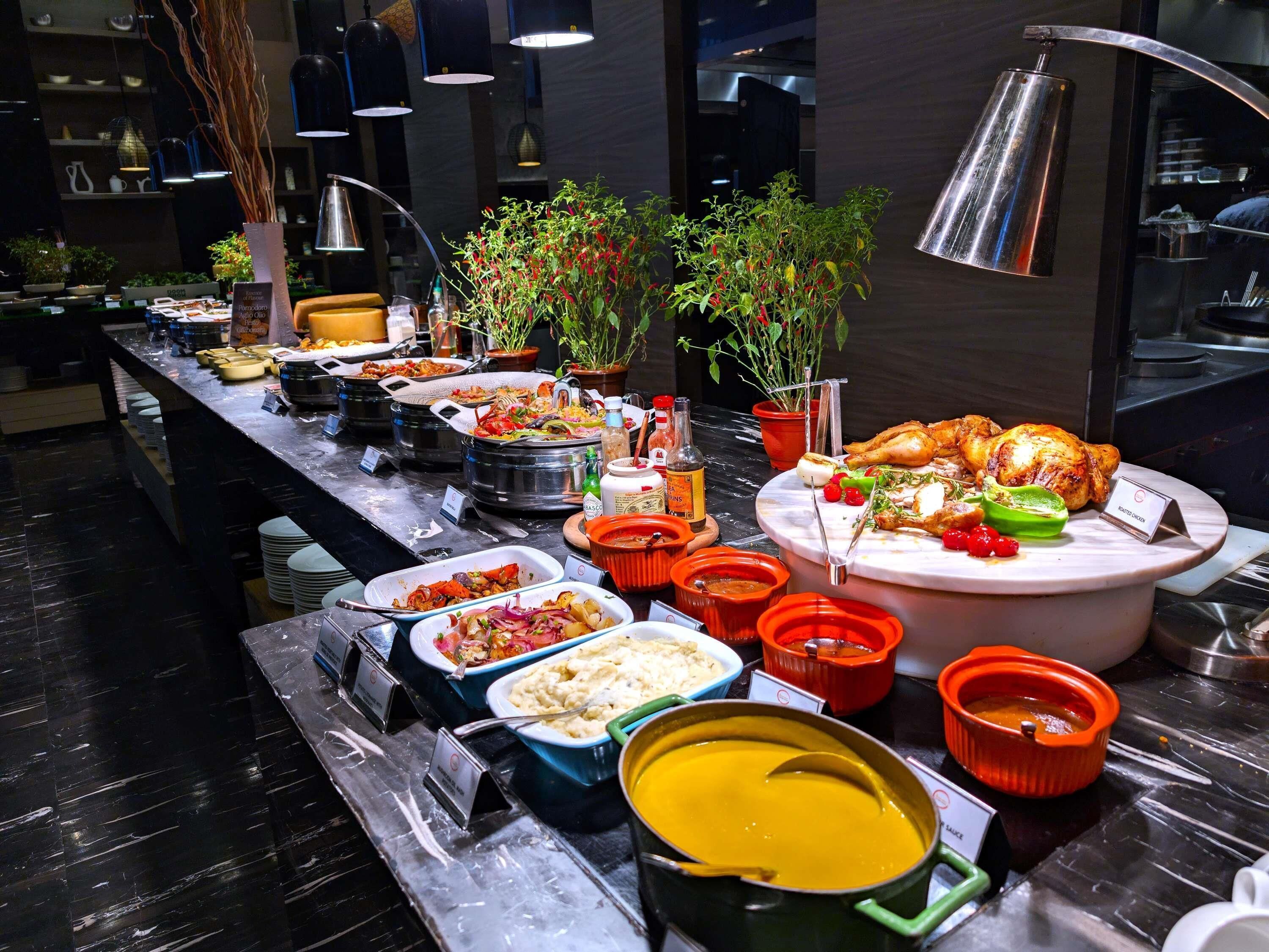 3 restaurants; breakfast, lunch, and dinner served
