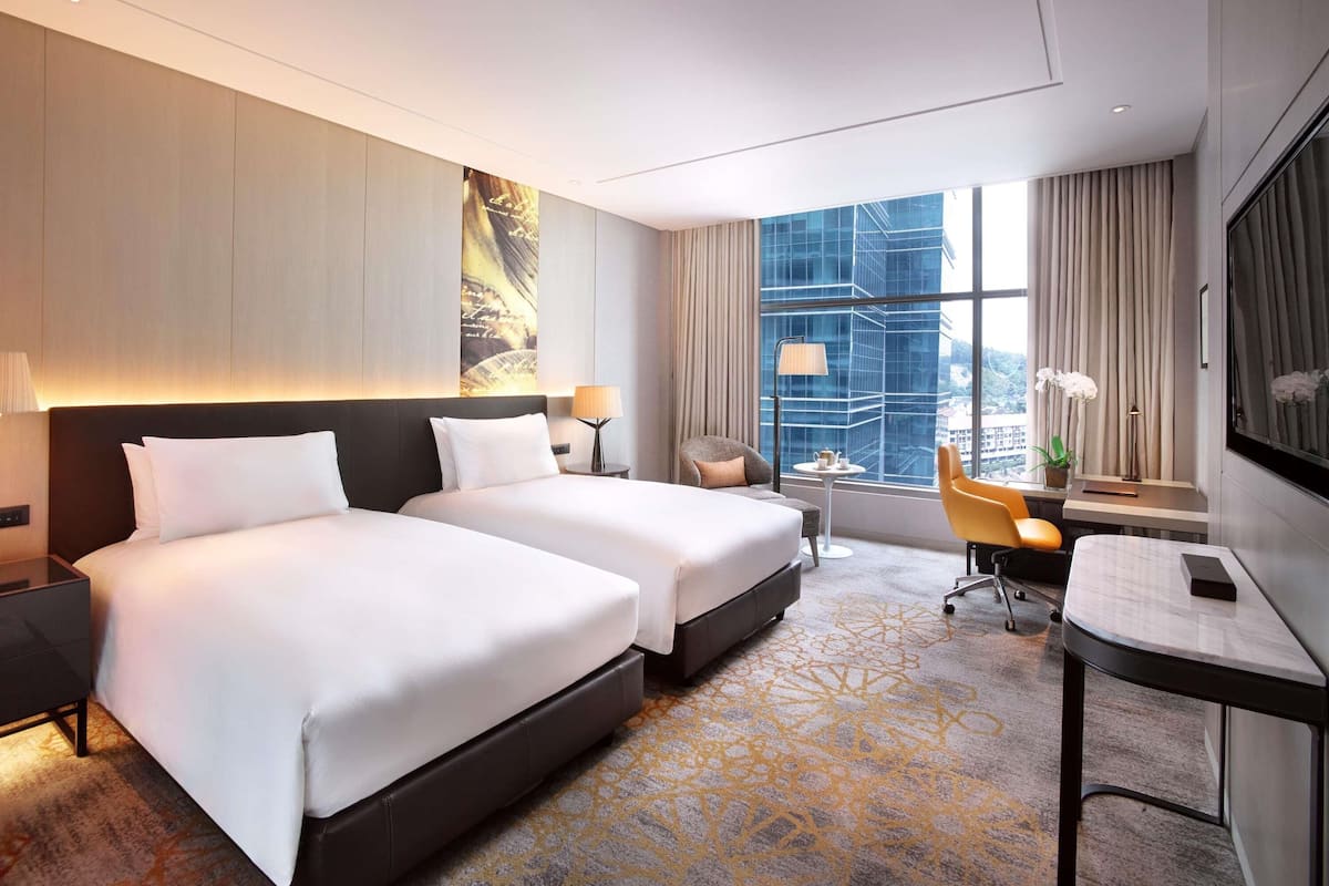 1 bedroom, premium bedding, minibar, in-room safe