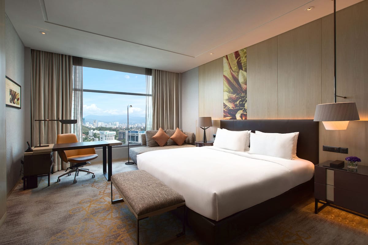 1 bedroom, premium bedding, minibar, in-room safe