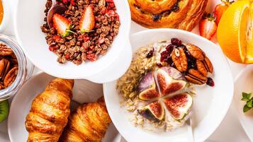 Daily full breakfast for a fee