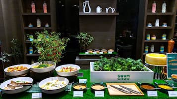 3 restauranter: frokost, lunsj og middag serveres