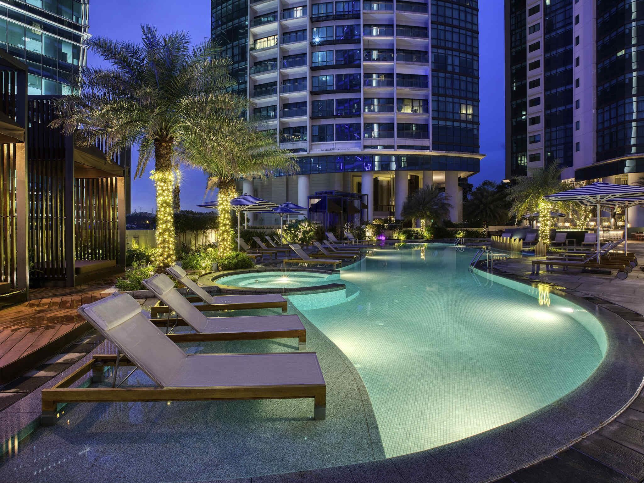 Outdoor pool, pool umbrellas, sun loungers