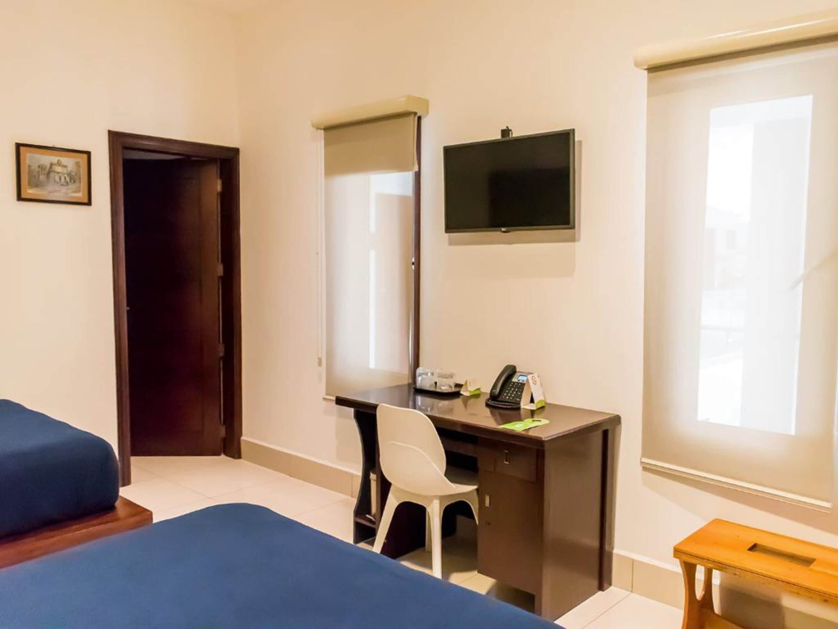 business triple room, 1 bedroom | 1 bedroom, premium bedding, in-room safe, iron/ironing board
