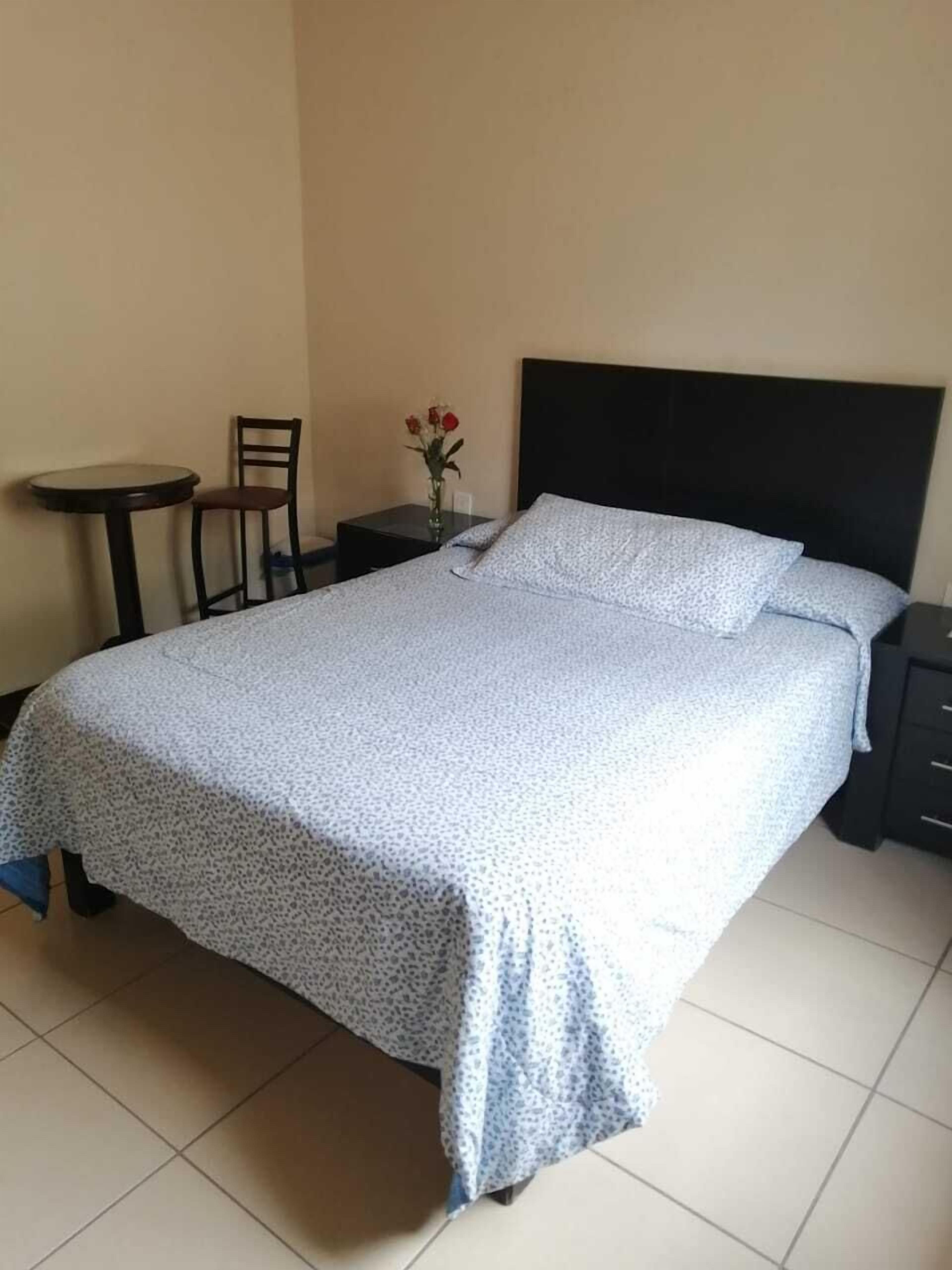 comfort room, 1 king bed, ensuite | minibar, iron/ironing board, free wifi, bed sheets