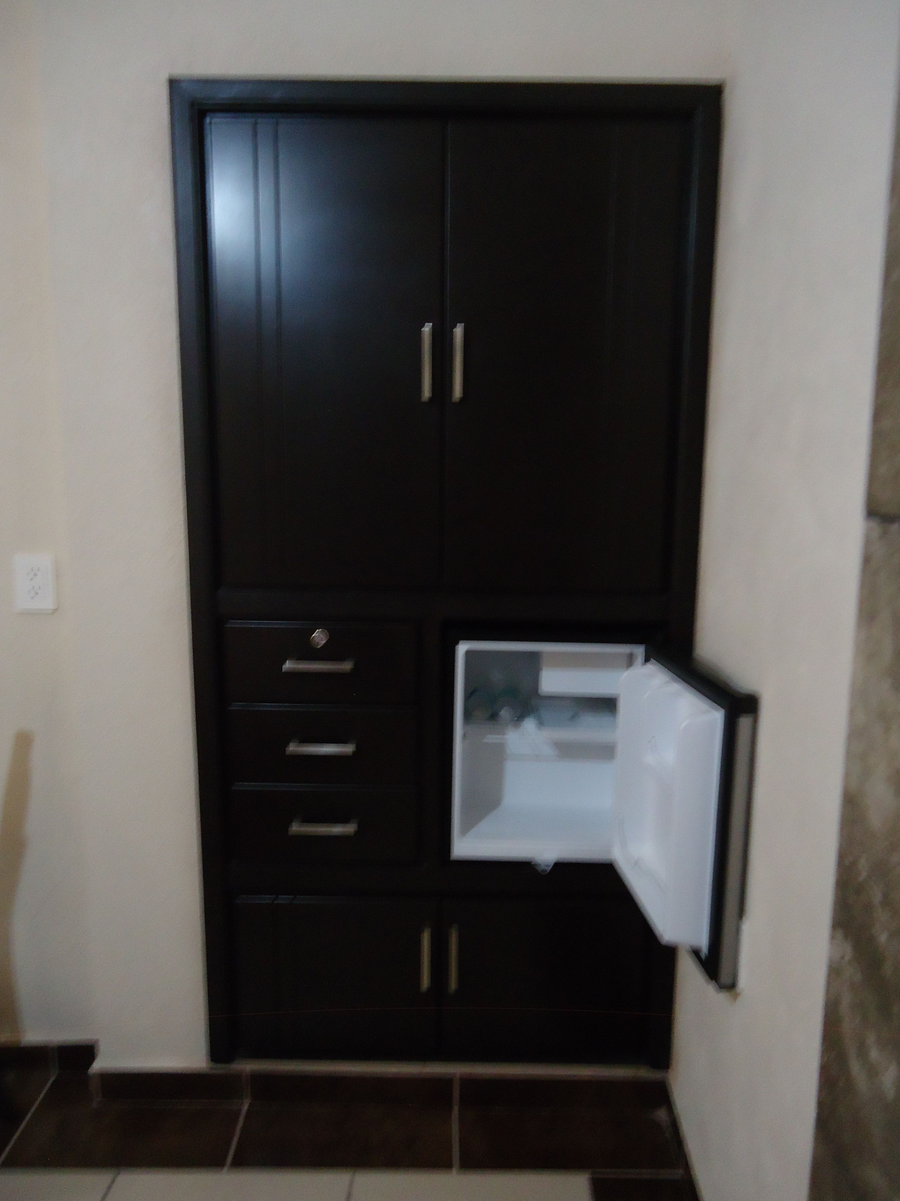 deluxe room, 1 king bed, ensuite | mini fridge