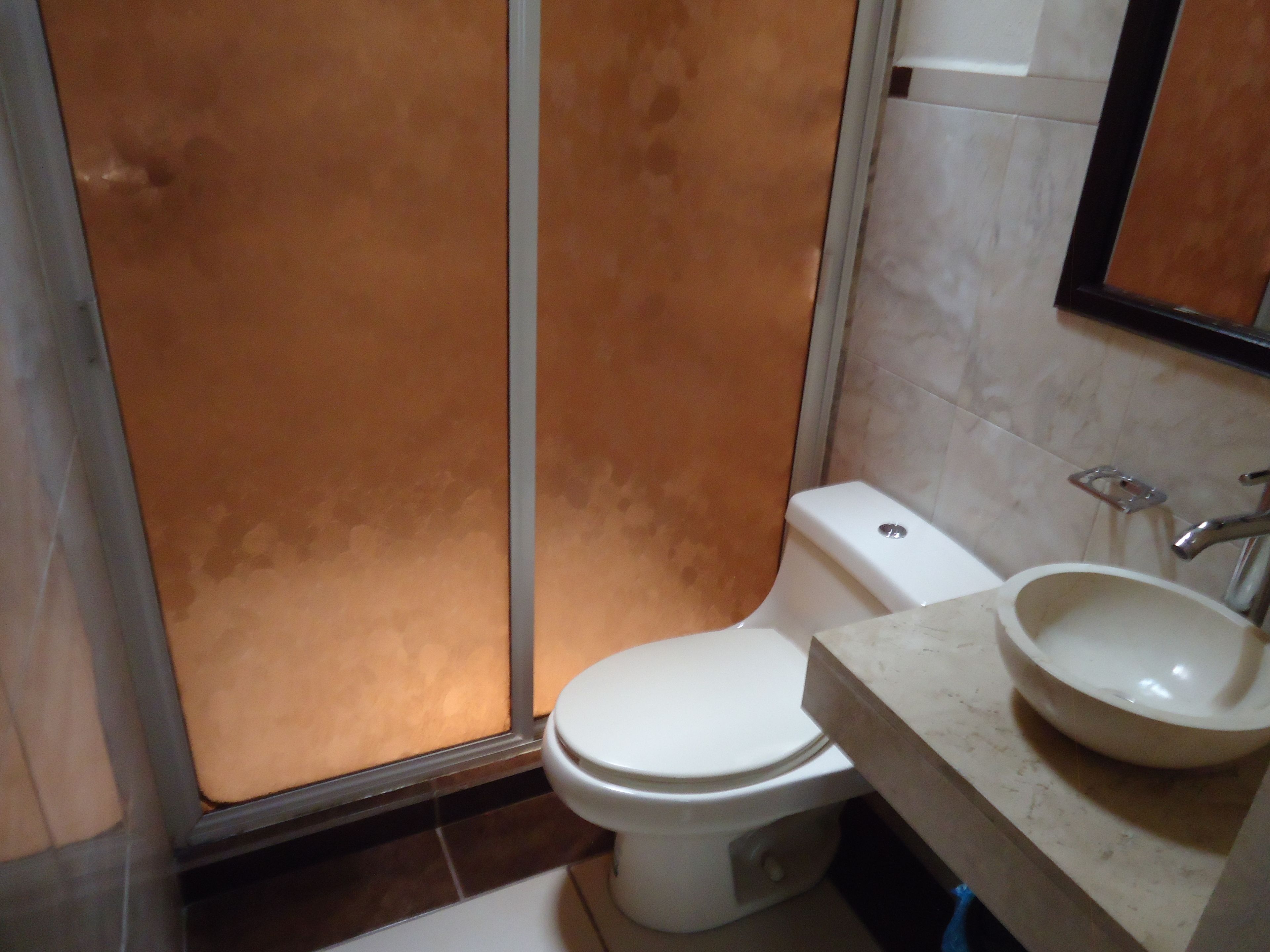 comfort room, 1 king bed, ensuite | bathroom | shower, free toiletries, towels