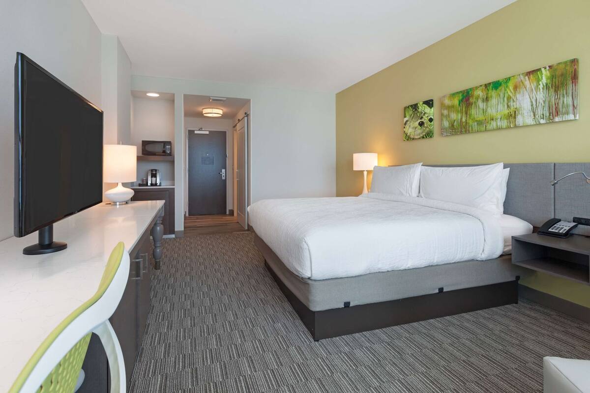 In-room safe, blackout drapes, iron/ironing board