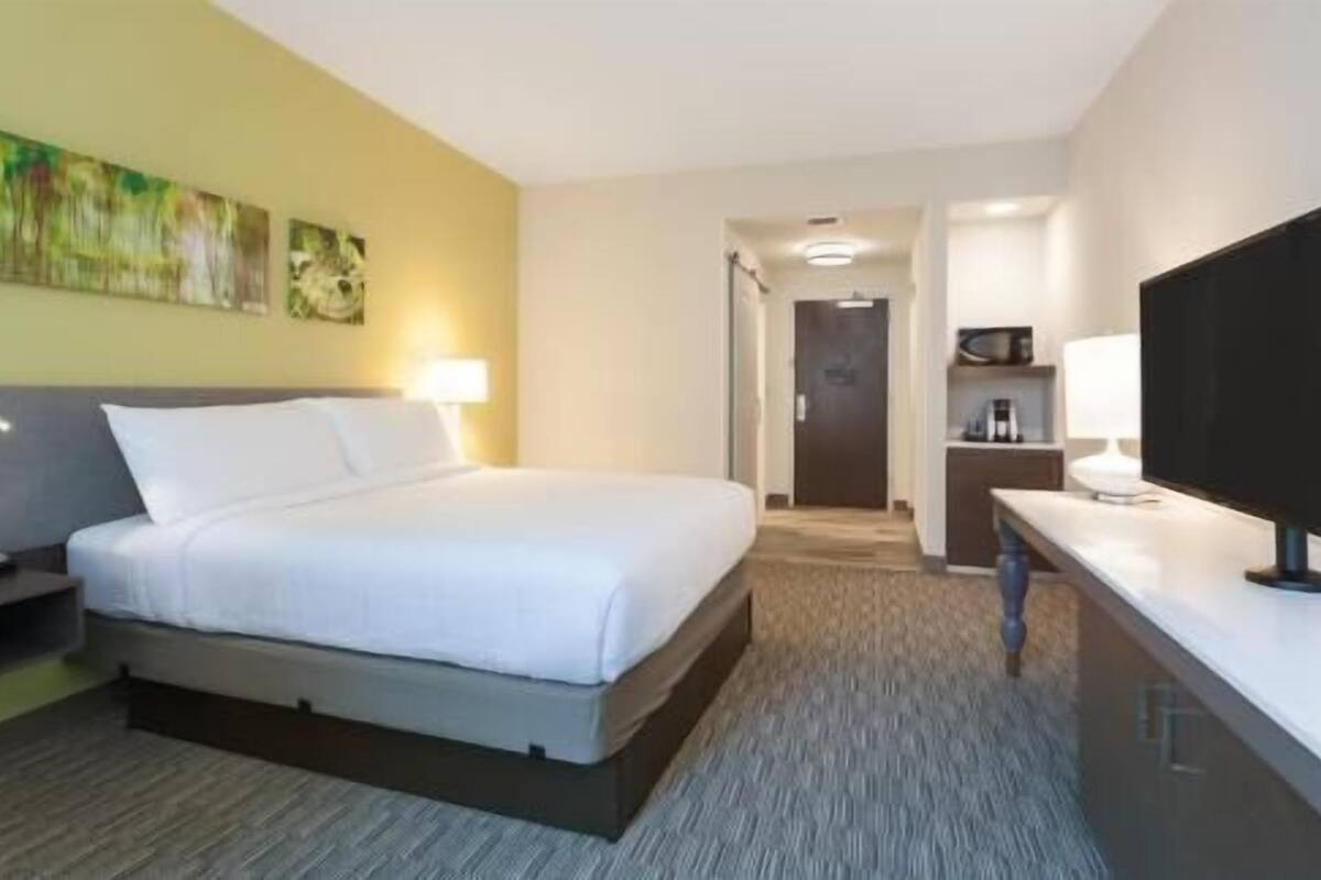 In-room safe, blackout drapes, iron/ironing board
