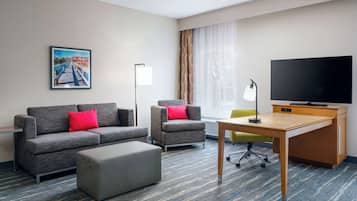 Een 43-inch flatscreentelevisie met premium tv-zenders en televisie