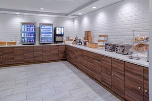 Sudah termasuk sarapan prasmanan setiap hari