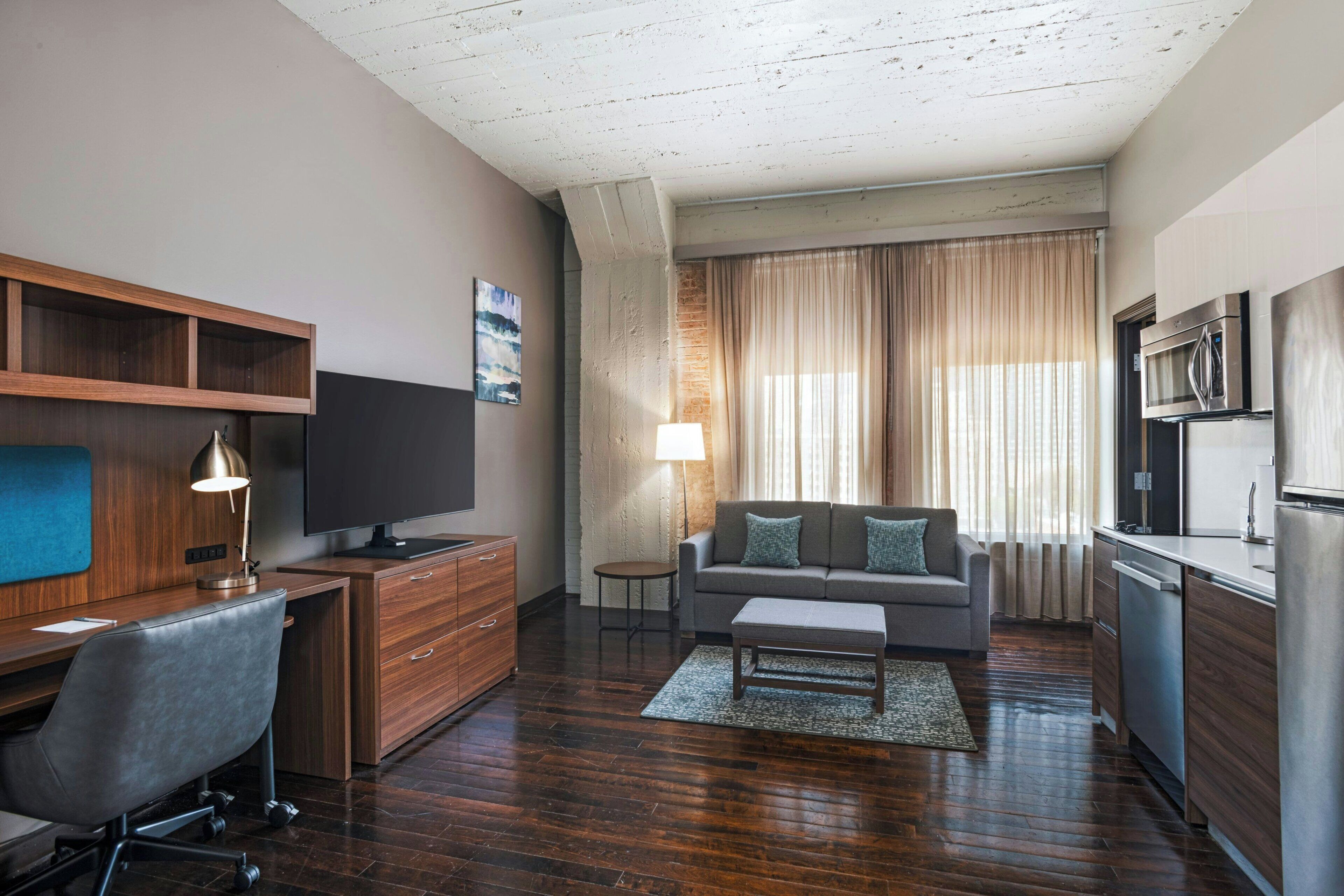 Executive Suite, 1 Bedroom | Living area | 40-inch LED TV with satellite channels, TV