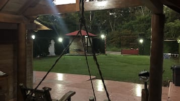 Televisión de pantalla plana de 23 pulgadas con canales vía satélite