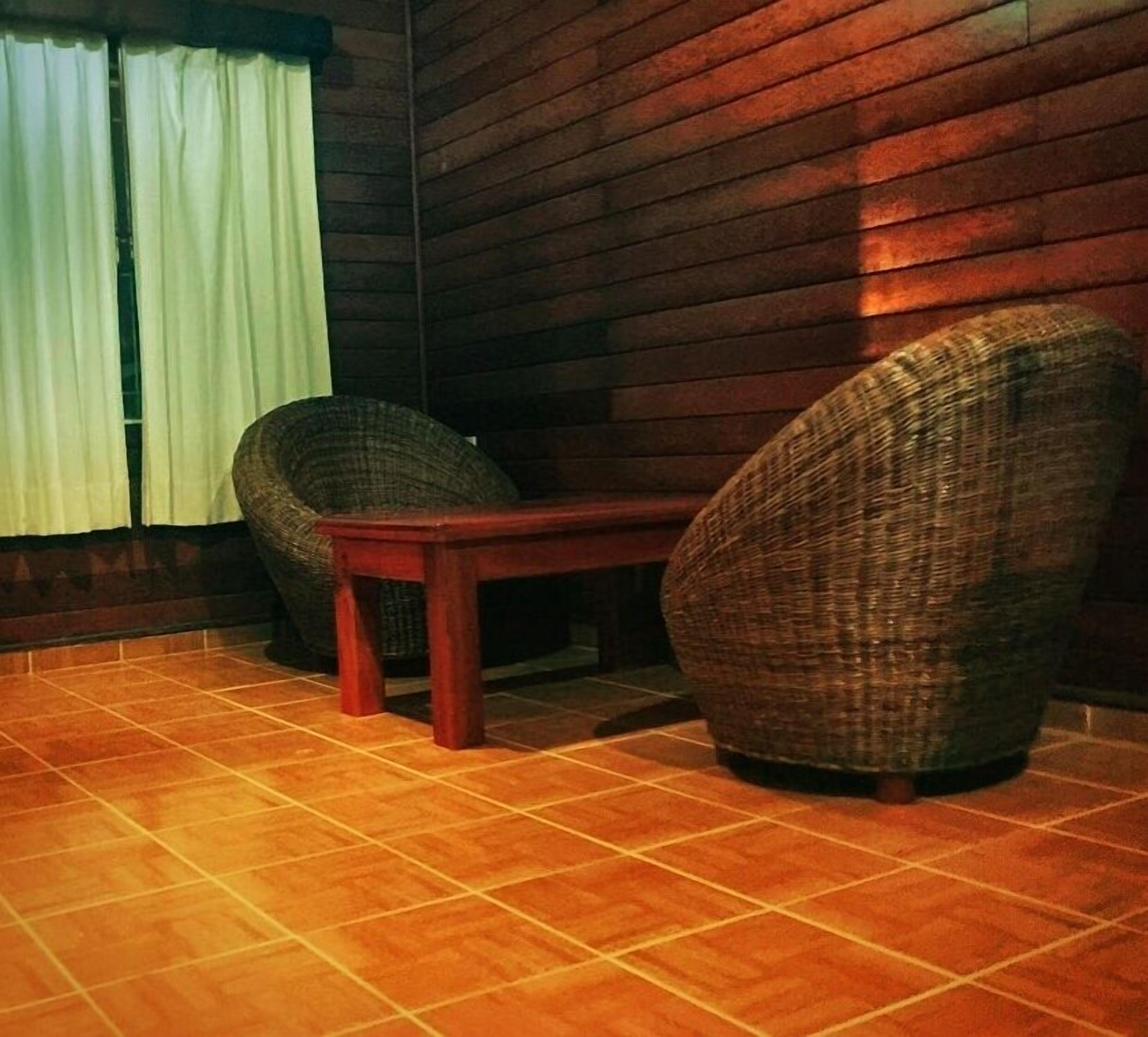 尊尚小屋, 1 張標準雙人床 | 客廳 | 23 吋平面電視連衛星電視頻道、電視