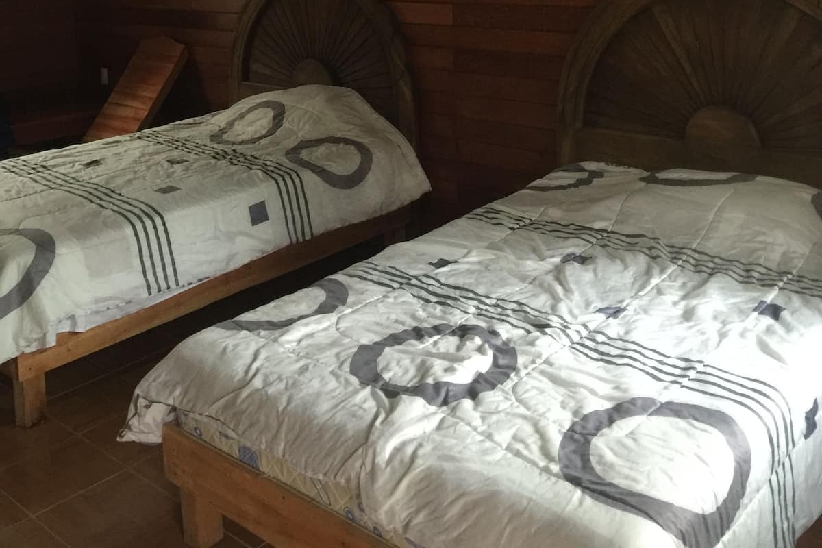 Cabaña familiar, varias camas | Ropa de cama hipoalergénica, edredón y decoración personalizada