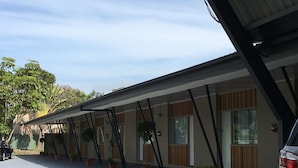 Unclassified image, 2 of 29, button - Belmont Palms Motel (Marks Point)