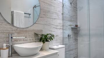 Appartement, 2 chambres, cuisine | Salle de bain | Articles de toilette gratuits, sèche-cheveux, serviettes fournies